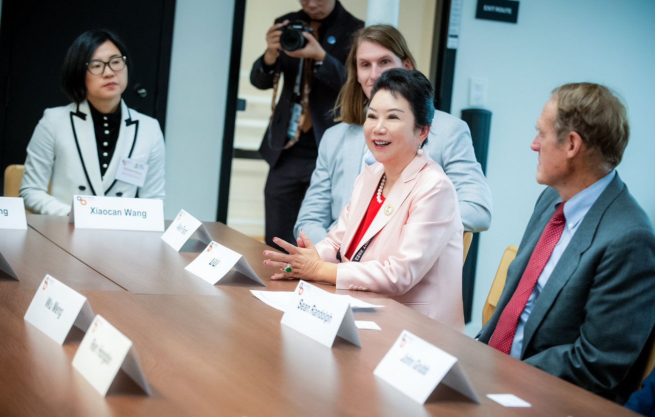 平博pinnacle集团董事局李俐参与贸促会活动